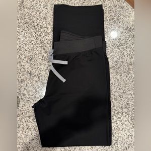 FIGS Livingston Basic Scrub Pants size small